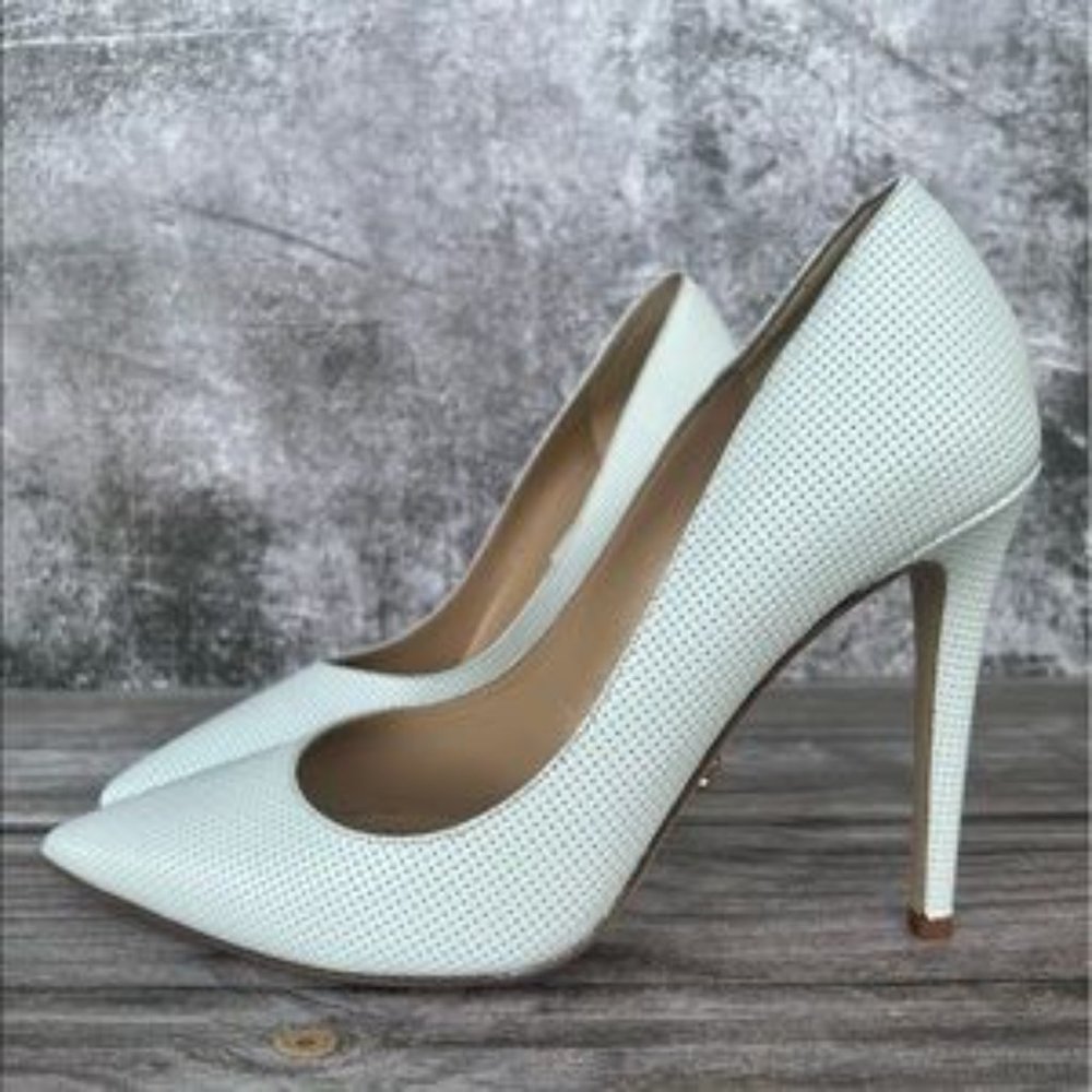 Designer - Diane Von Furstenberg white heels pointy heels woman's size 9.5